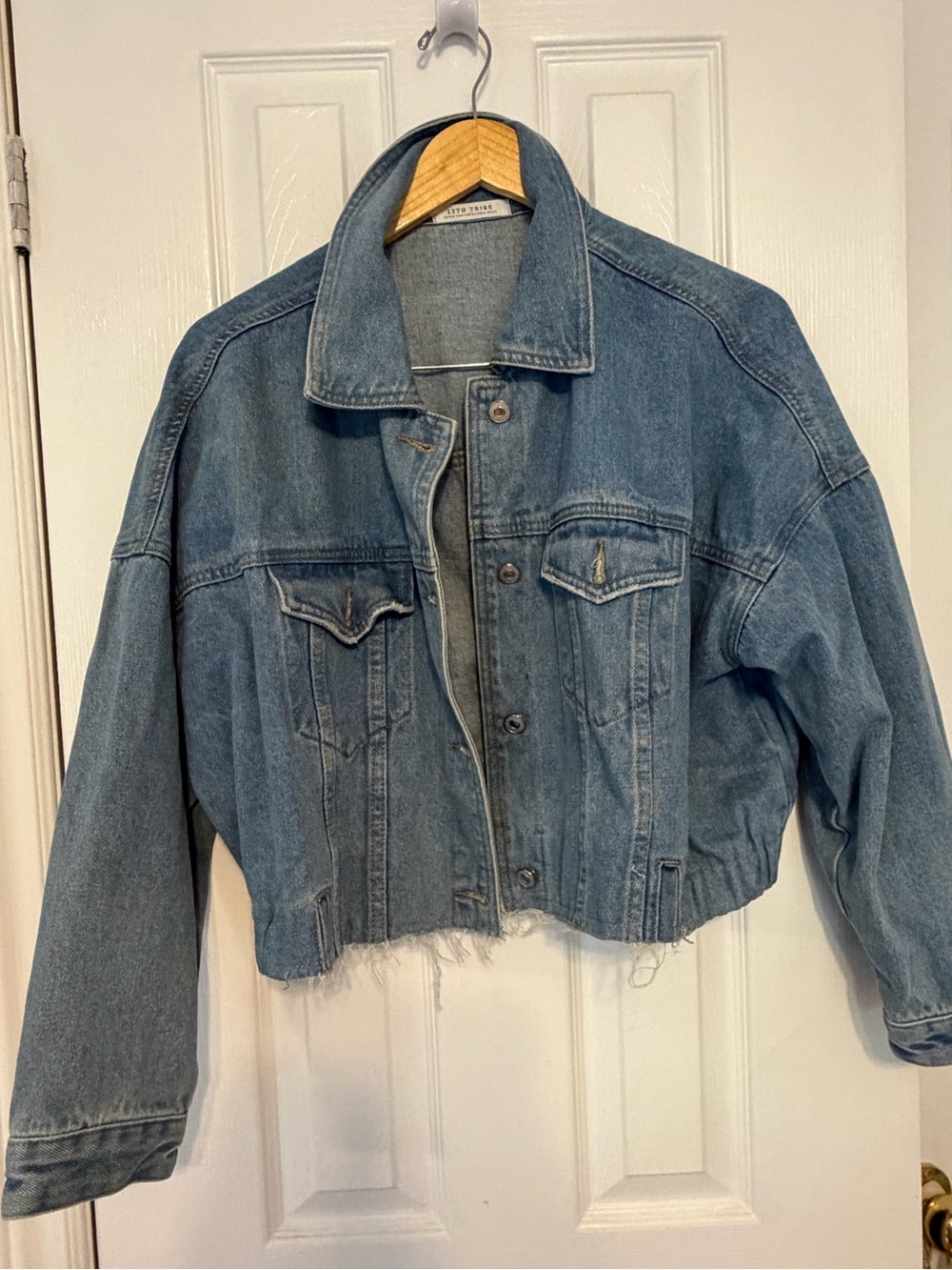 Vintage-Inspired Blue Denim Cropped Jacket - Women